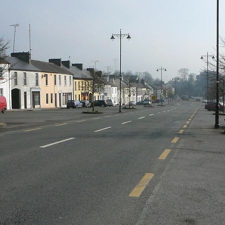 Villa Inviting 4-Bed House In Strokestown Exterior foto
